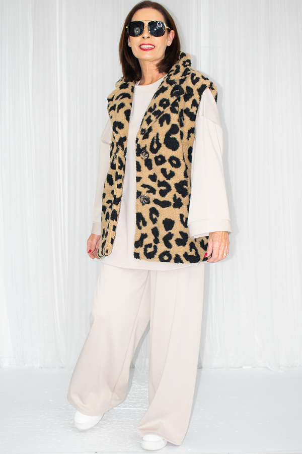 Roxie Borg Fabric Collared Gilet in Leopard Print