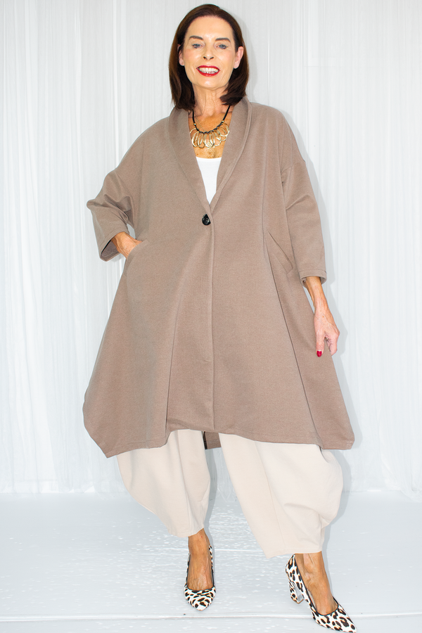 Mila Collared Scuba Cocoon Jacket in Mocha