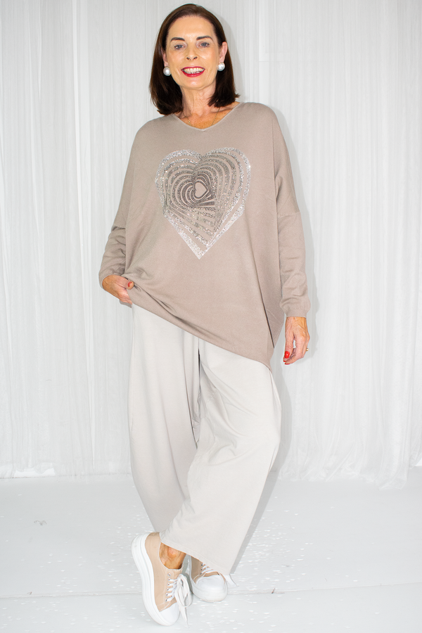 Evelyn V-neck jumper with heart stud motif in Mocha