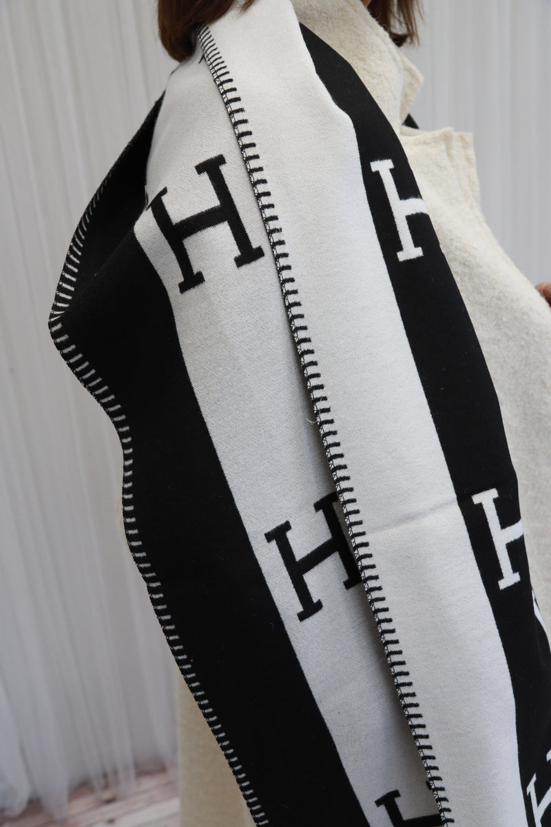 DOUBLESIDED H-SCARF BLACK