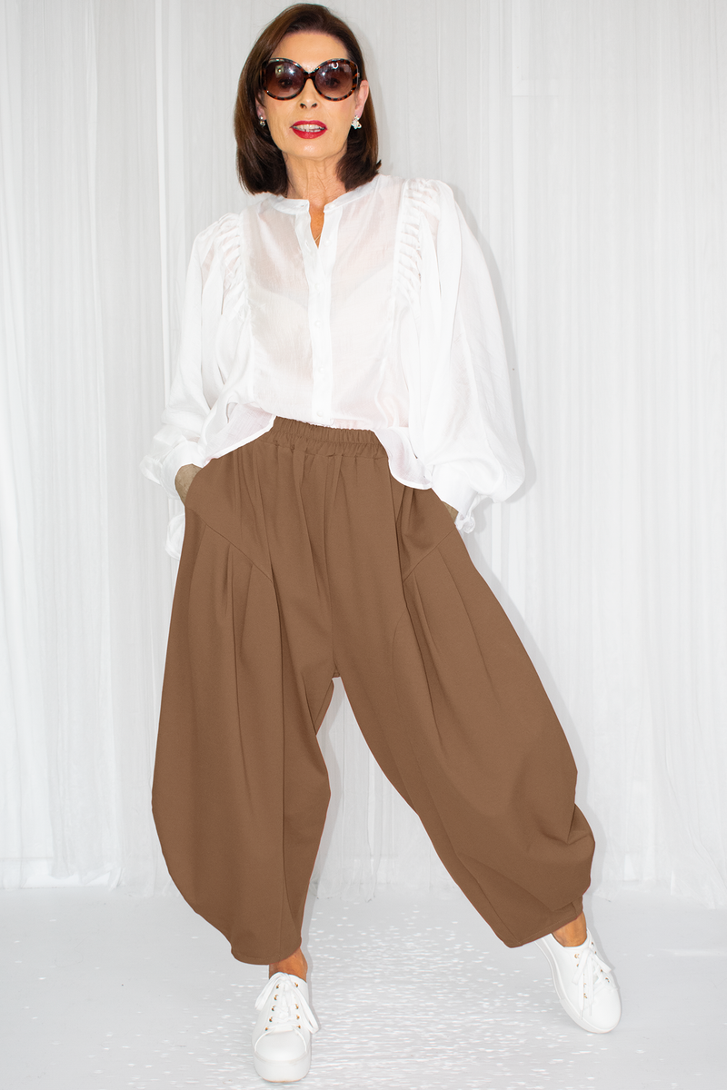 Juniper Pleat Waist Cocoon Trouser in Chocolate